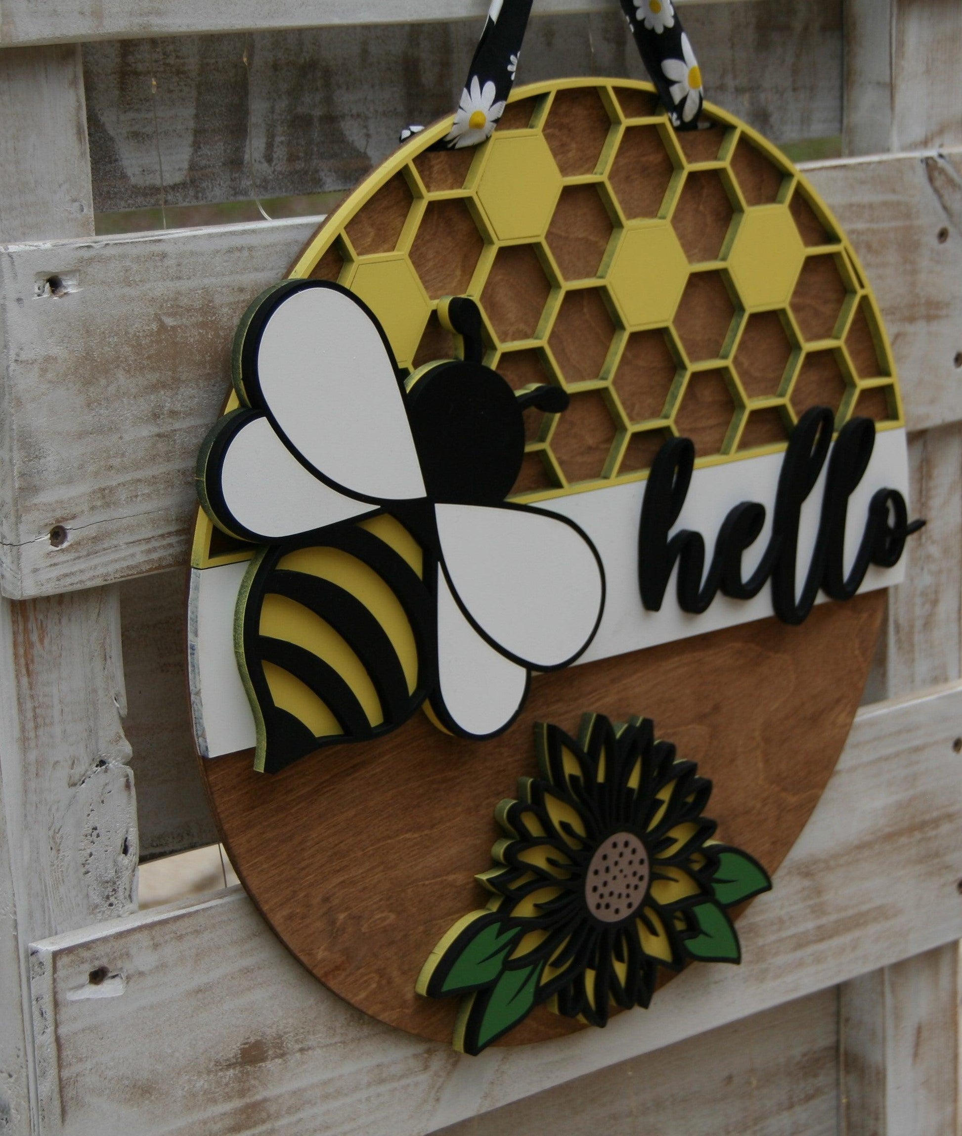 Bee Hello sign - Live Loud Creations